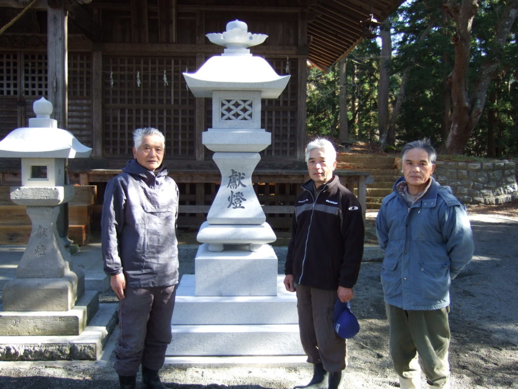 羅漢の店 水野石材店 神前灯篭