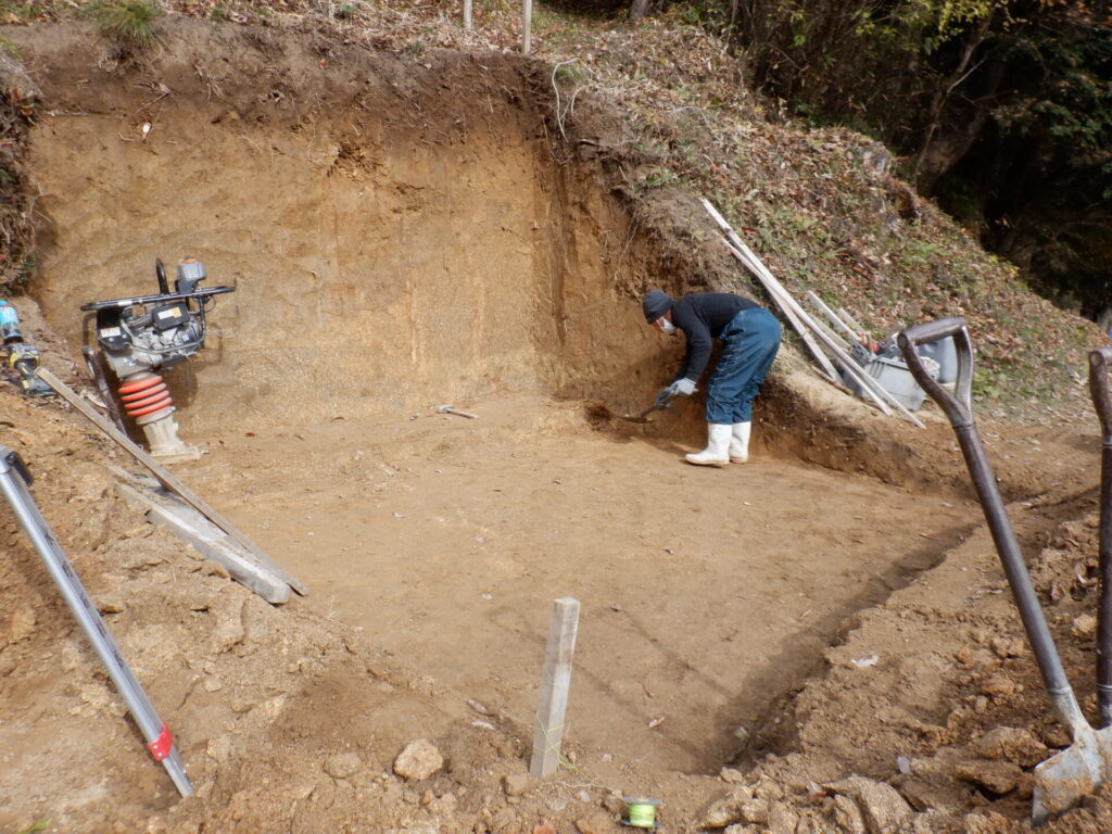 お墓、基礎工事０３